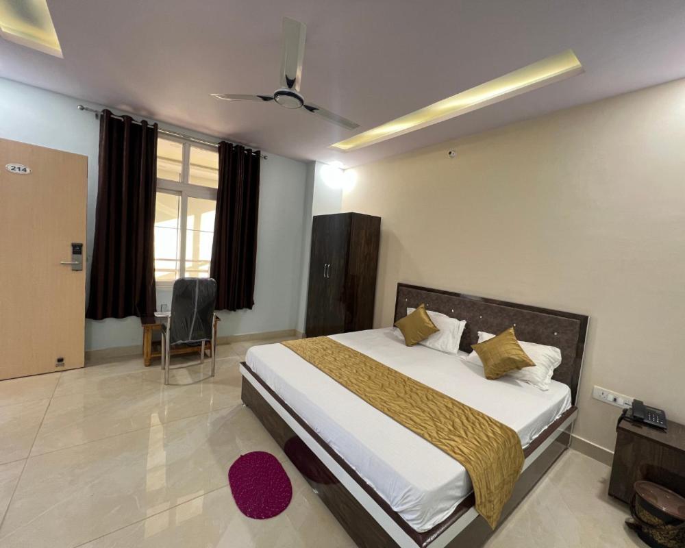Asha Hotel *