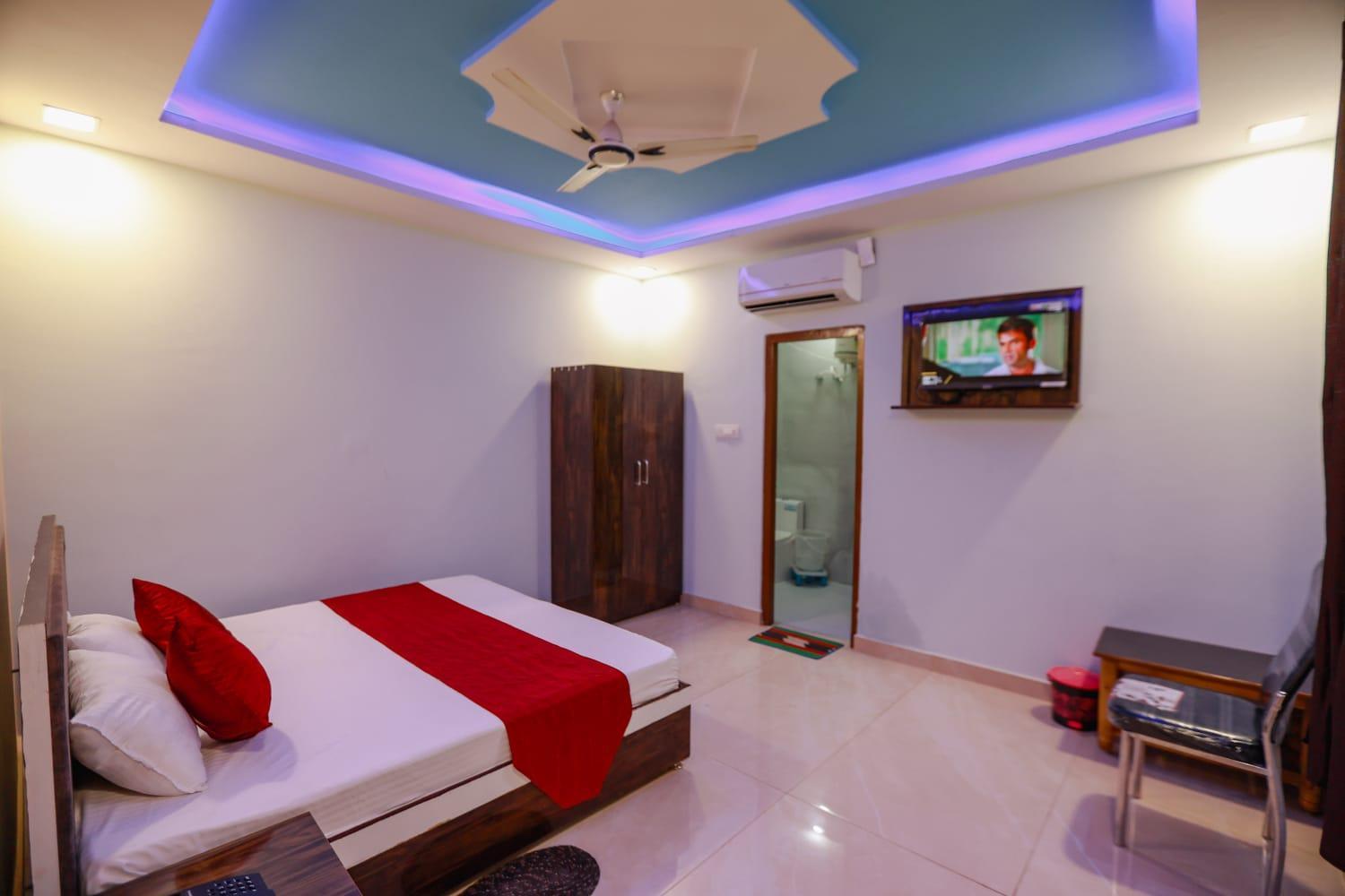 Asha Hotel *